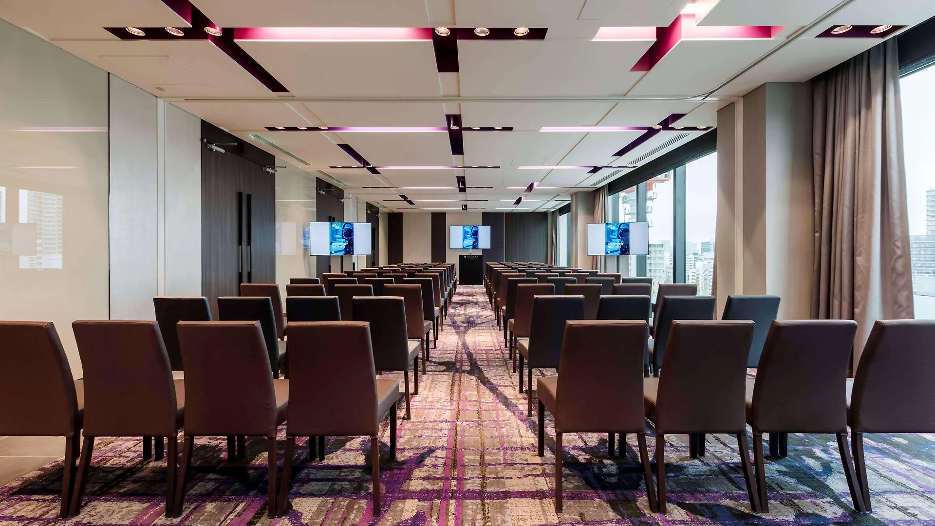 Отель Pullman Tokyo Tamachi